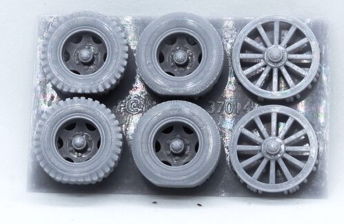 37014 M1 pack howitzer weighted and wood wheels. 1/35 scale.