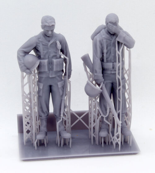 35899 US soldiers praying set 1, 1/35 scale.