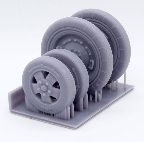 35955 M-30 Howitzer and limber weighted wheels, 1/35 scale.