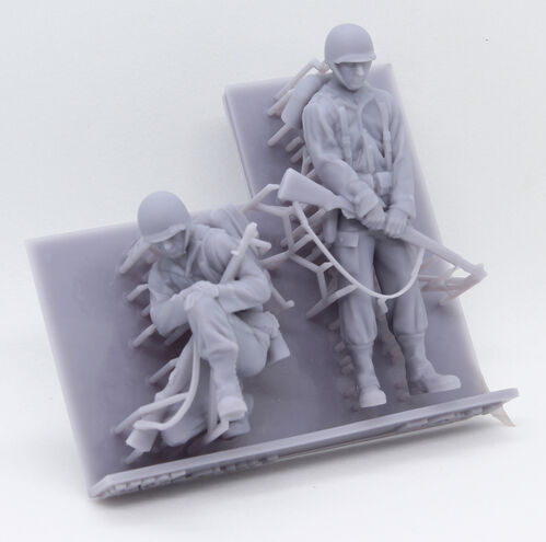 35907 Praying GI, set 2, 1/35 scale.