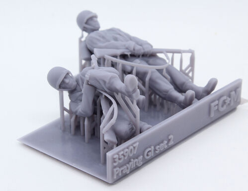 35907 Praying GI, set 2, 1/35 scale.