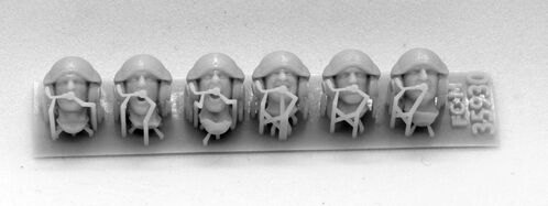 35930 Heads with CVCH tank crew helmet, 1/35 scale.