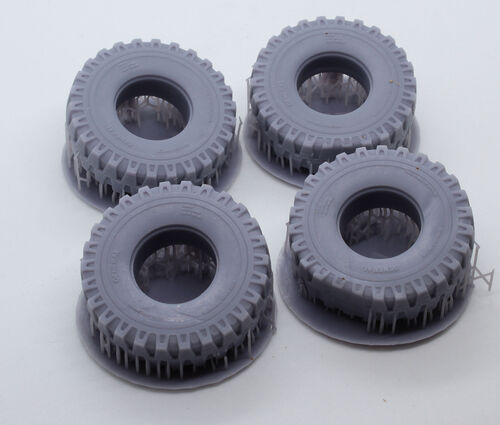 35935 Husky Mk.III VMMD, weighted tires, 1/35 scale.