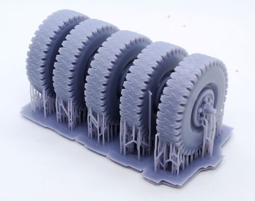 24425 Land Rover, weighted wheels, 1/24 scale.