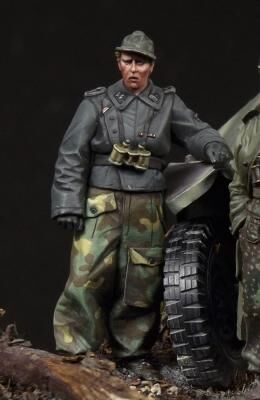 OB35080 SS Panzer Recon Officer #1 1/35 scale