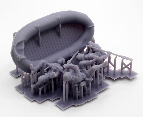 49627 German rubber raft & crew 1/48 scale.