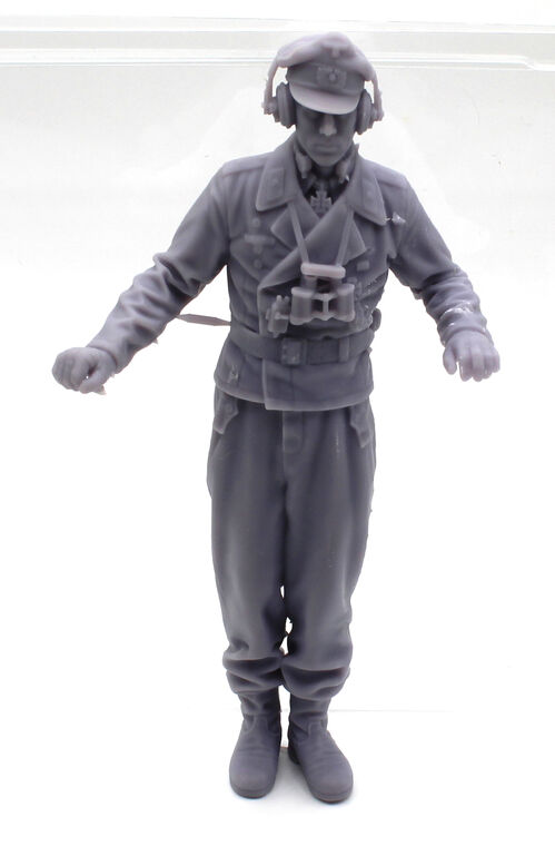 16700 Panzer IV, crew, 1/16 scale.