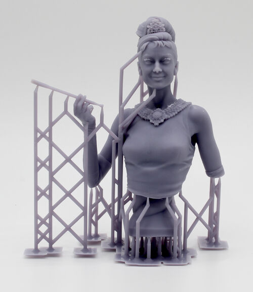 10444 "Breakfast & diamonds" bust 1/10 scale.