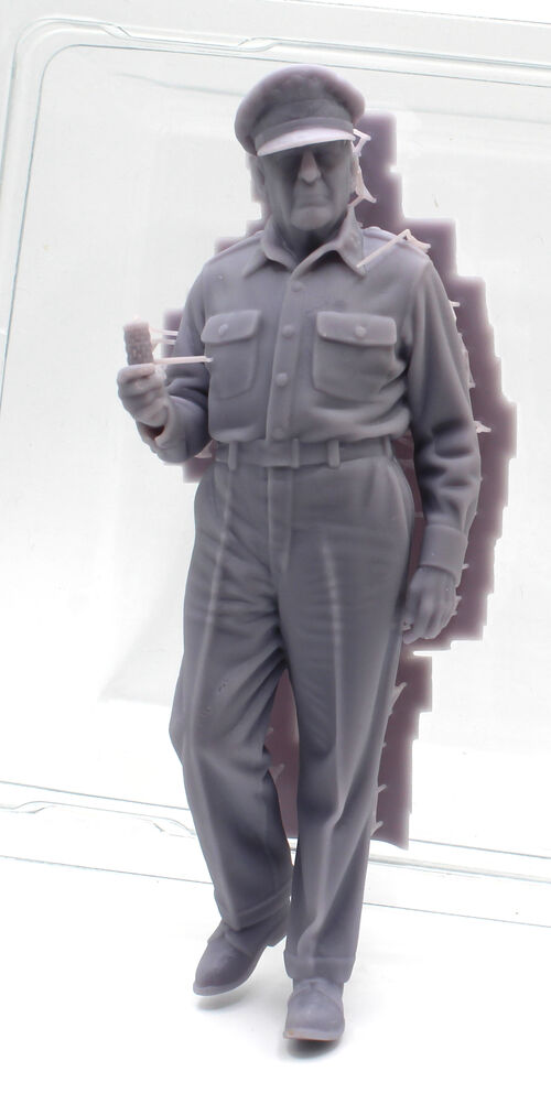 16745 Douglas MacArthur, 1/16 scale.