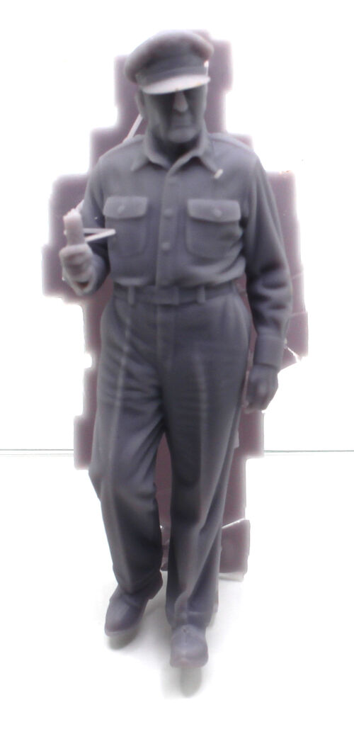 24500 General Douglas MacArthur, 1/24 scale.