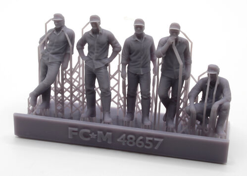 48657 Panzer crew at rest, 1/48 scale.