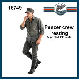 16749 Panzer crew at rest, 1/16 scale.