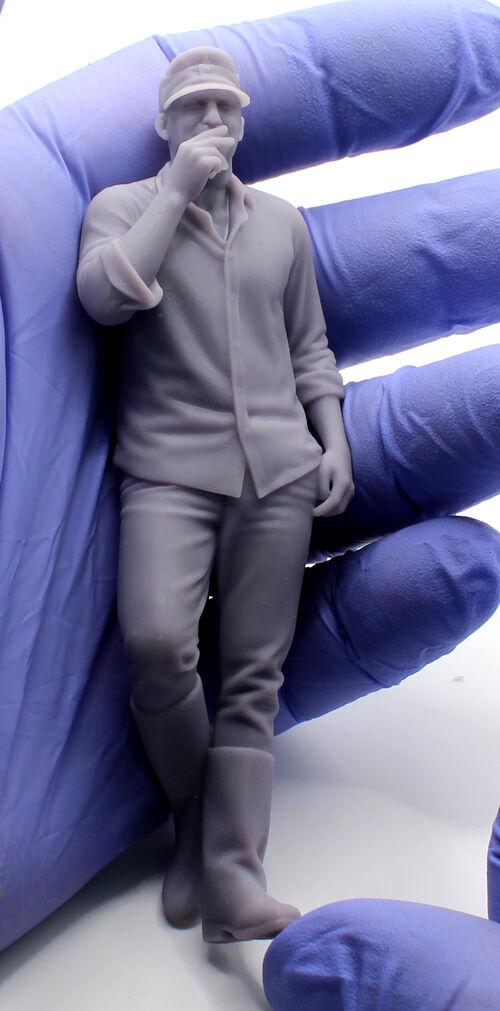 16749 Panzer crew at rest, 1/16 scale.