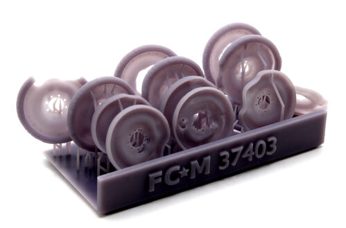 37403 M113 damaged wheels 1/35 scale.